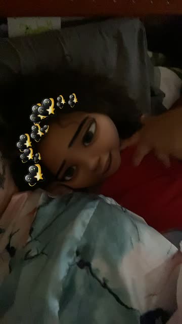 Preview for a Spotlight video that uses the Cartoon Star Lens