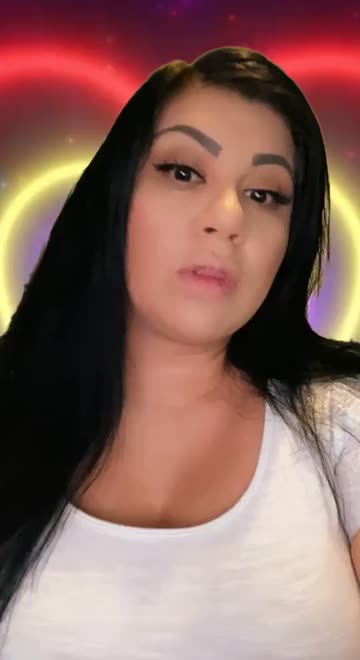 Preview for a Spotlight video that uses the fell in luv Lens