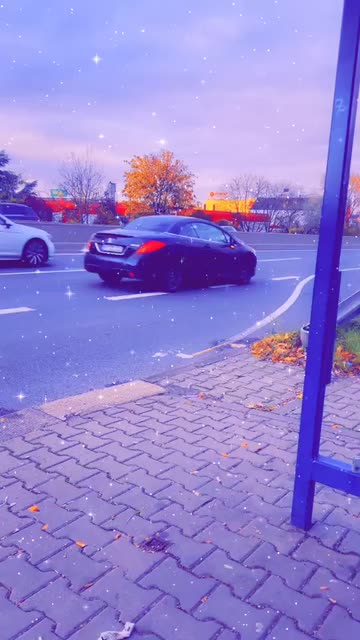 Preview for a Spotlight video that uses the Sparkling Mood Lens