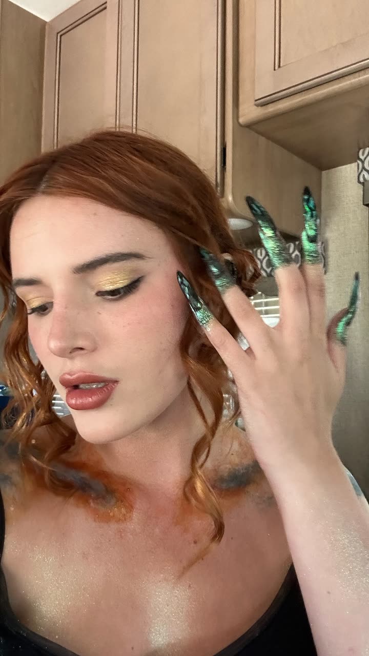 محتوى سناب شات لـ Bella Thorne