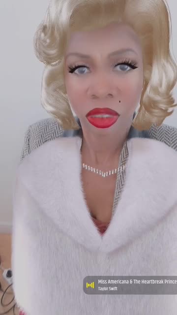 Preview for a Spotlight video that uses the Hollywood Glam Lens