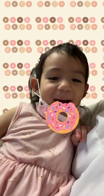 Preview for a Spotlight video that uses the Eating Donut Lens