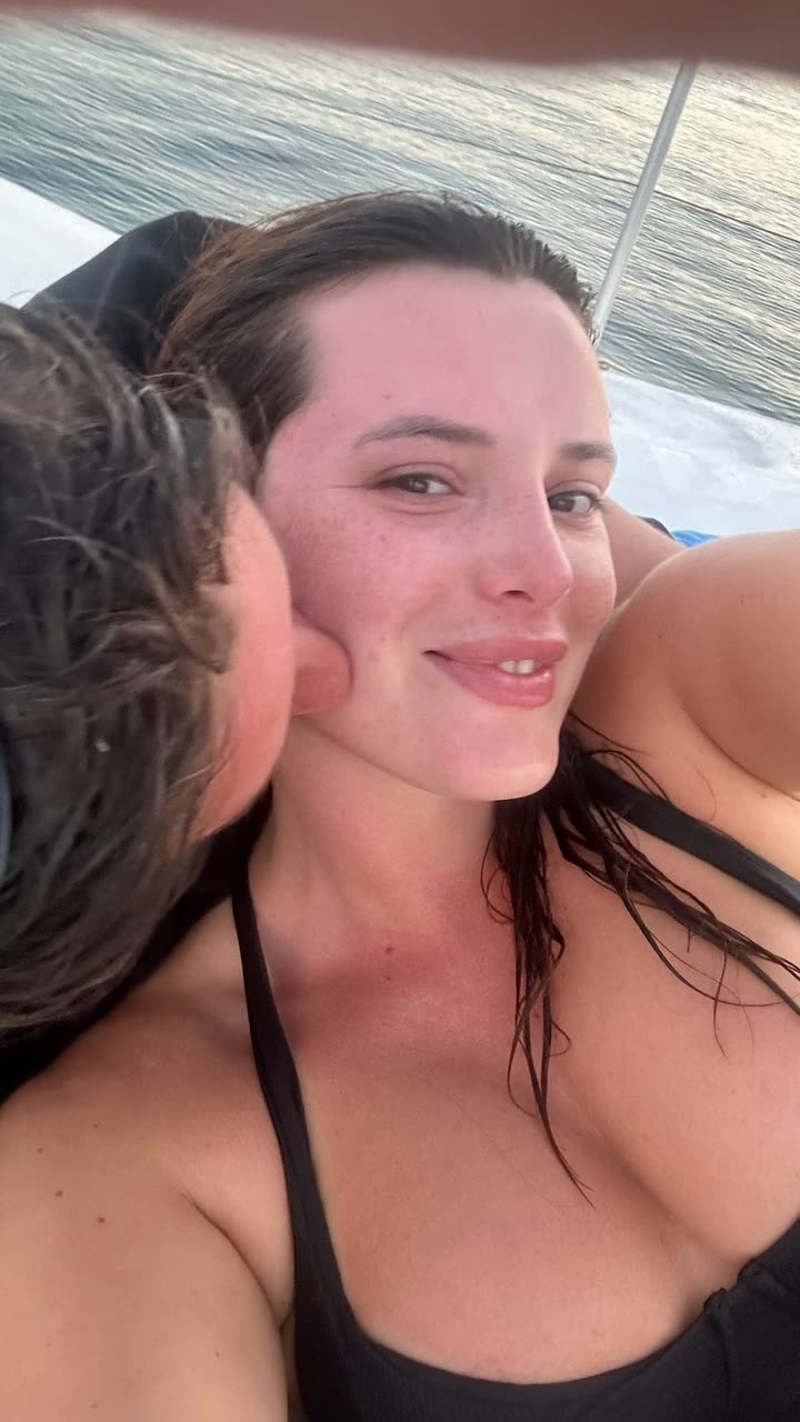 محتوى سناب شات لـ Bella Thorne