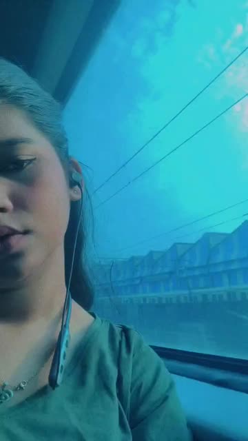 Preview for a Spotlight video that uses the overload Lens