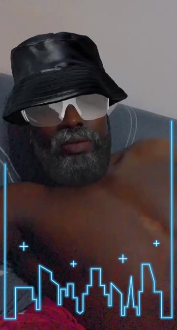 Preview for a Spotlight video that uses the Bucket Hat & Beard Lens