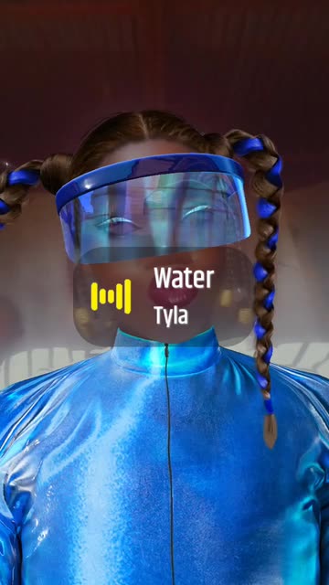 Preview for a Spotlight video that uses the Blue Cyber Look Lens