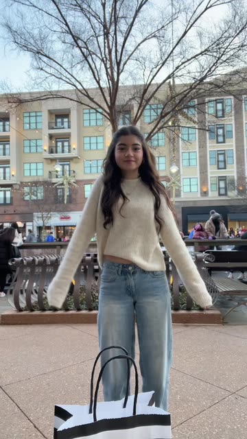 ♡5malu♡ Malu's Chic Outfit Reveal & Dance Moves | Street Style & Fashion