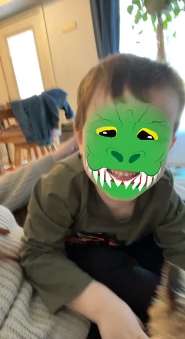 Preview for a Spotlight video that uses the Dinosaur Lens