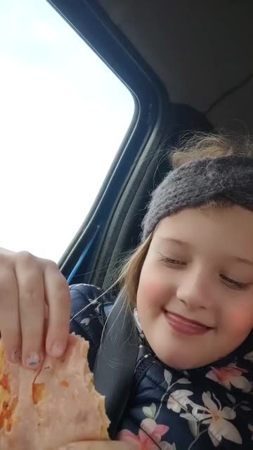 Preview for a Spotlight video that uses the LIPSTICK DAY Lens