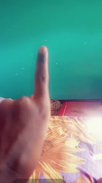 Preview for a Spotlight video that uses the Glitter Cap Lens