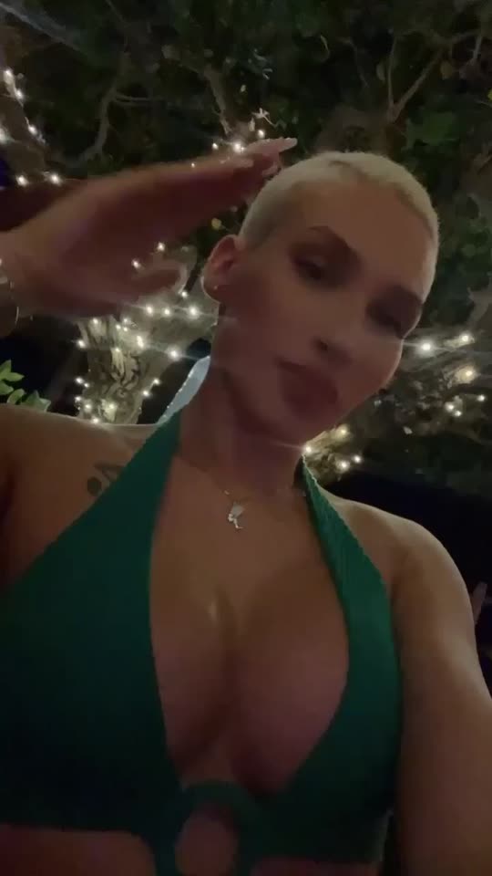 Ivona Marie (@theivonamarie) | Snapchat Stories, Spotlight & Lenses