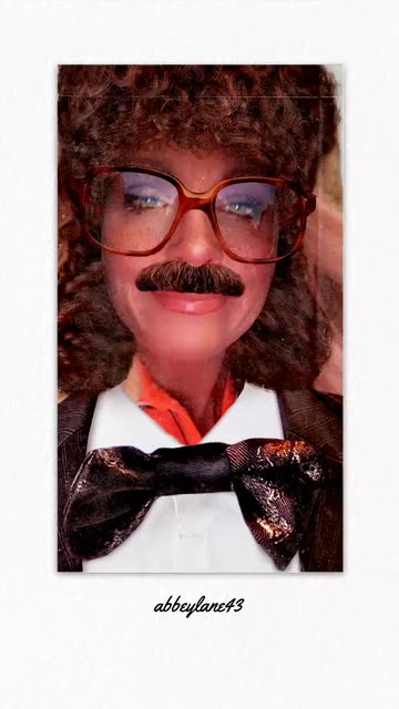 Preview for a Spotlight video that uses the Retro Party Look Lens