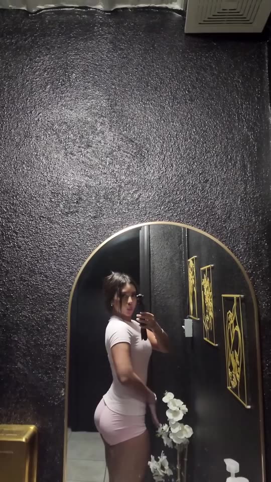 anahi-cabraless