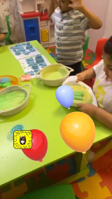 Preview for a Spotlight video that uses the Colored Balloons Lens