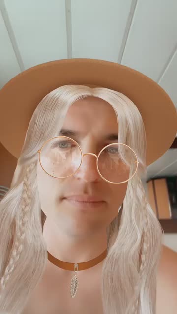 Preview for a Spotlight video that uses the Casual Style Lens