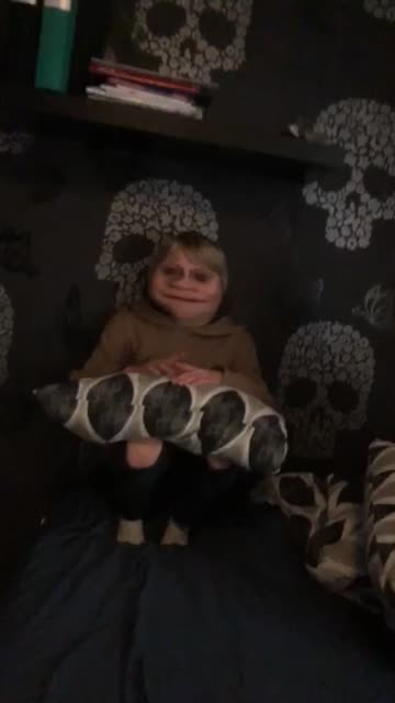 Preview for a Spotlight video that uses the Baby voice stretch Lens