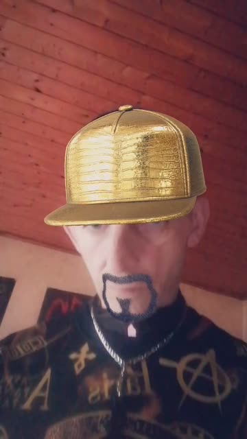 Preview for a Spotlight video that uses the Golden Cap Lens