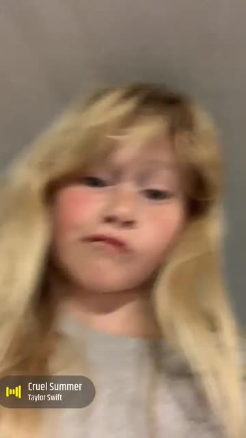 Preview for a Spotlight video that uses the Celebrity Twins Lens