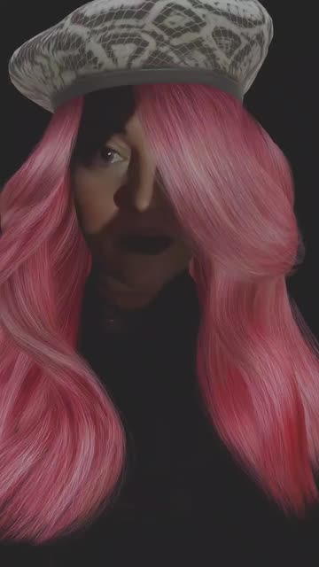 Preview for a Spotlight video that uses the Snake Beret Lens