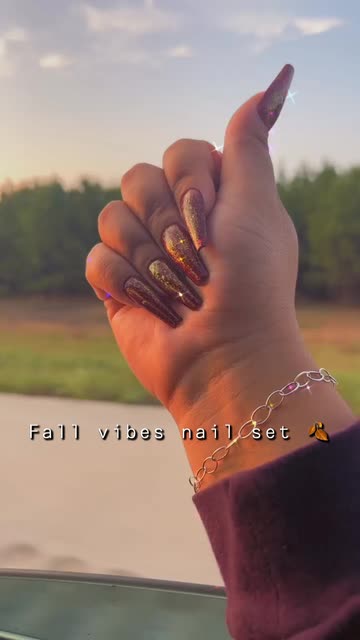 Preview for a Spotlight video that uses the baddie indie bling Lens