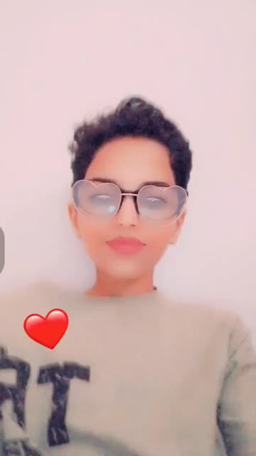Preview for a Spotlight video that uses the Heart Glasses Lens