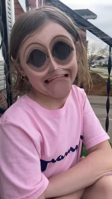 Preview for a Spotlight video that uses the face eye nose warp Lens