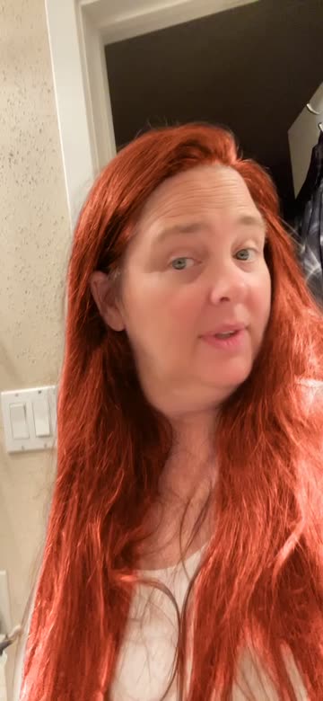 Preview for a Spotlight video that uses the Redhead Lens