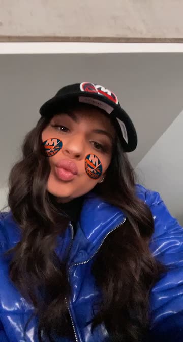 Preview for a Spotlight video that uses the NY Islanders blush Lens