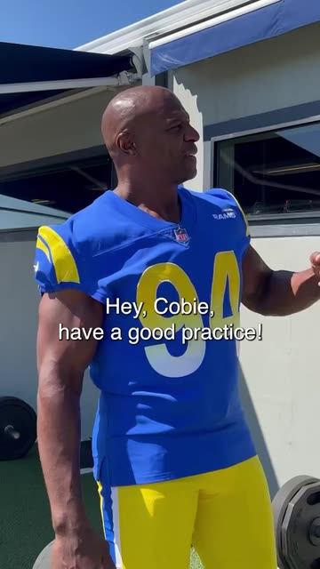 How to Try on the LA Rams' New Uniforms with Snapchat AR