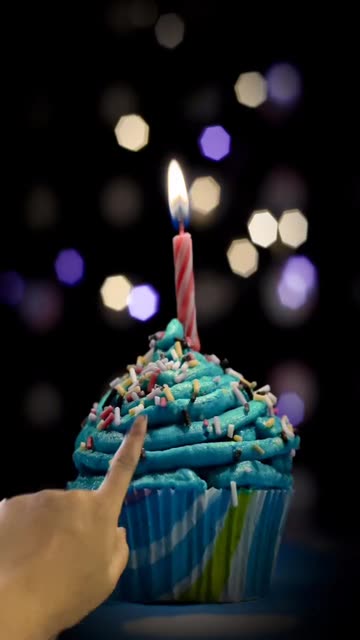 Preview for a Spotlight video that uses the cupcake Lens