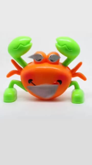 Preview for a Spotlight video that uses the Crab Toy Lens