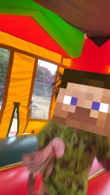 Preview for a Spotlight video that uses the Minecraft head Lens