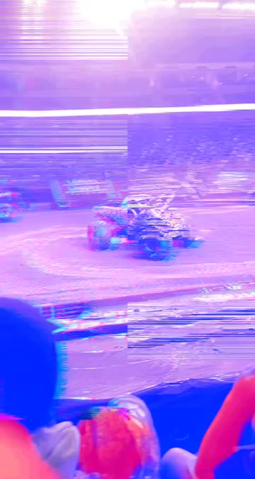 Preview for a Spotlight video that uses the Highlighter Glitch Lens