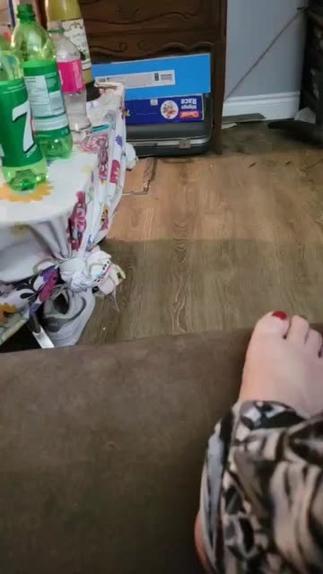 Preview for a Spotlight video that uses the Alien Sneakers Lens