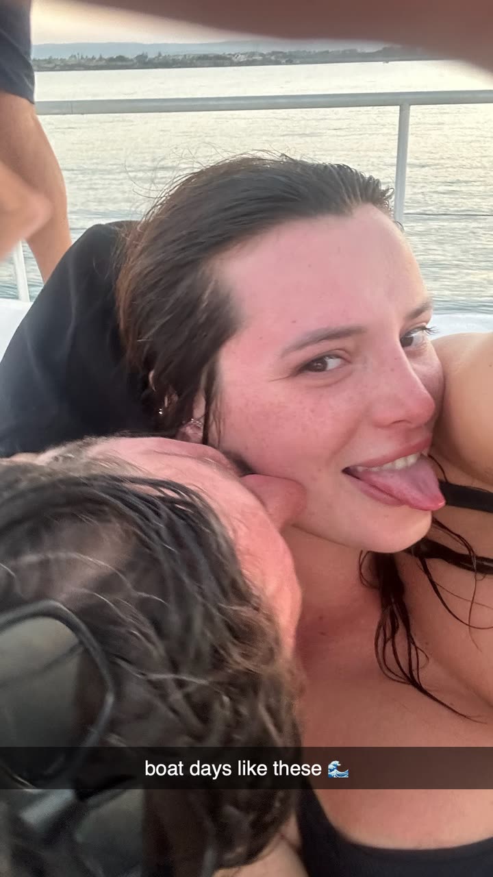 محتوى سناب شات لـ Bella Thorne