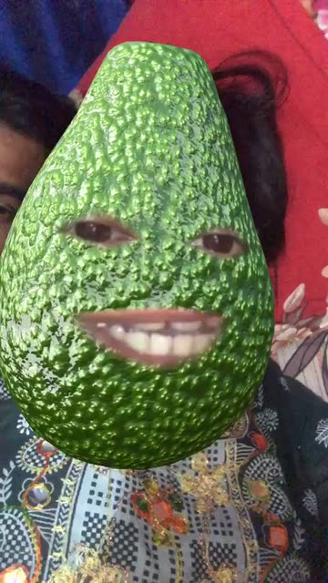 Preview for a Spotlight video that uses the avocado head efect Lens