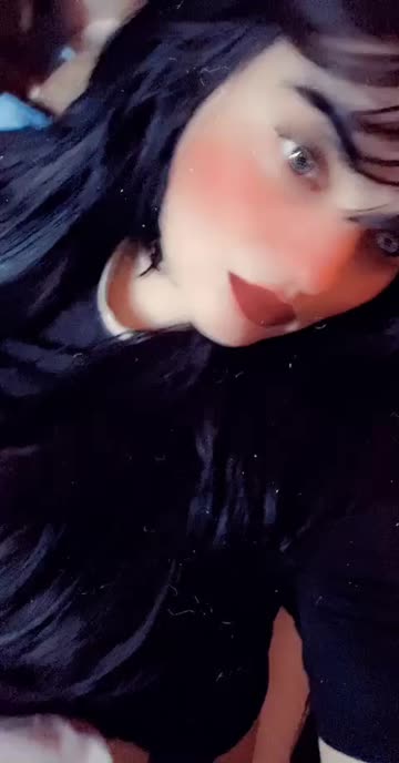 Preview for a Spotlight video that uses the BEAUTIFUL GIRL Lens