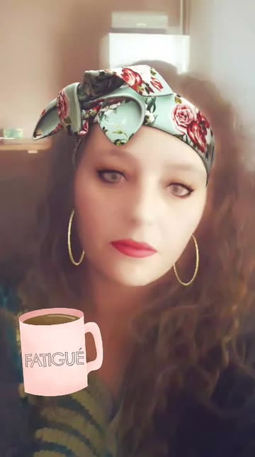 Preview for a Spotlight video that uses the Floral Headband Lens