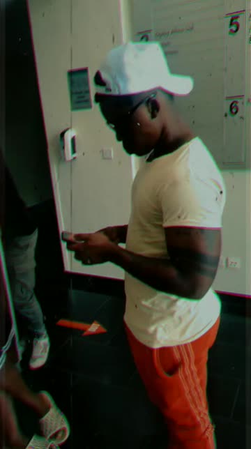 Preview for a Spotlight video that uses the Vintage Film 3 Lens