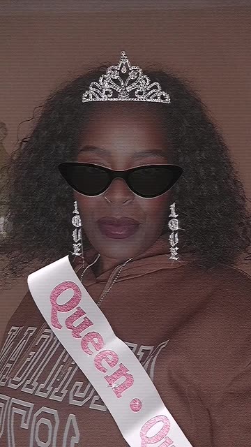 Preview for a Spotlight video that uses the Queen Lens