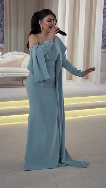 princess eugenie blue dress Princess Eugenie shared pics of her day at the Chelsea Flower Show,  spending time with her sister, Princess Beatrice, as they enjoyed the  stunning garden displays together. : #PrincessEugenie