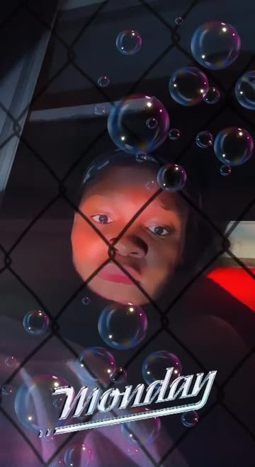Preview for a Spotlight video that uses the Selfie Frame Lens
