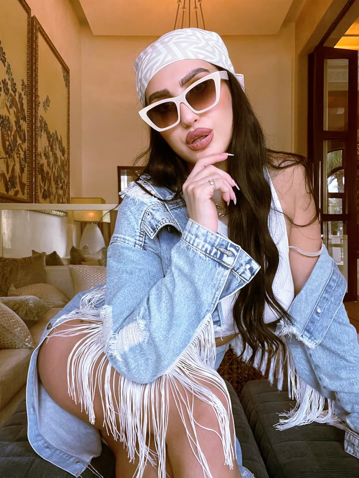 محتوى سناب شات لـ carole atieh