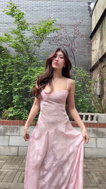 idk what Im doing with my arm either #girlthings #girltok #bestfriends  #friendgroup #dresses nicole dao Allison  Fits & Fun Lia