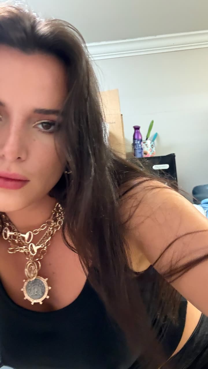 محتوى سناب شات لـ Bella Thorne