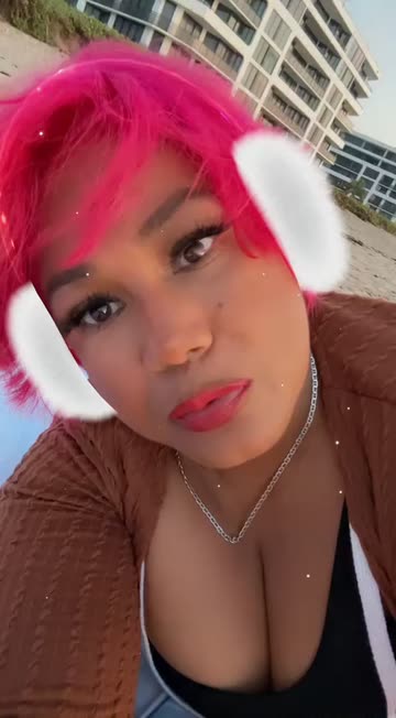 Preview for a Spotlight video that uses the Fluffy earmuffs Lens