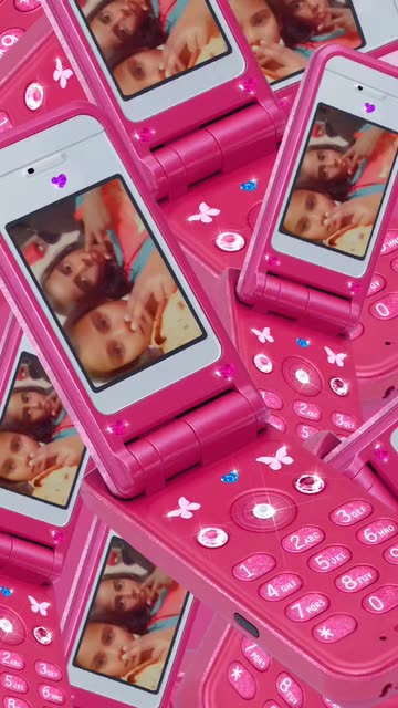 Preview for a Spotlight video that uses the 2000's is Calling Lens