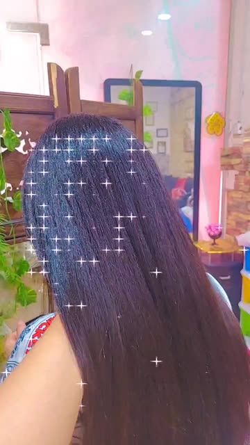 Preview for a Spotlight video that uses the Candie Kira Kira Lens