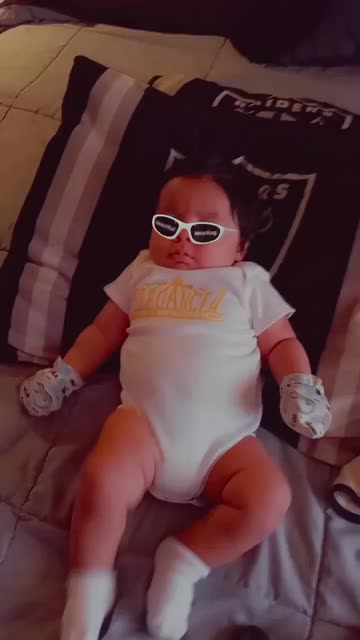 Preview for a Spotlight video that uses the Amazing Glasses Lens