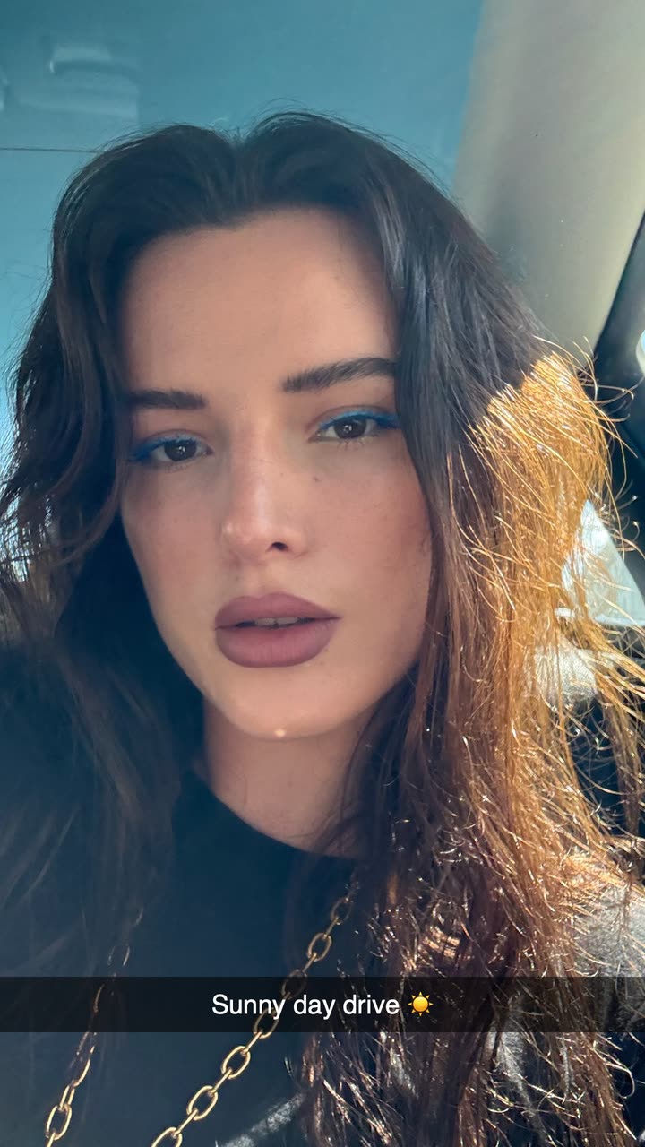 محتوى سناب شات لـ Bella Thorne
